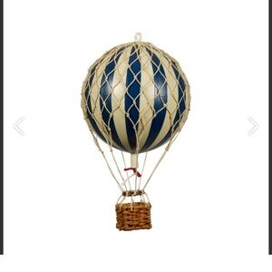 Authentic model, Floating the skies, hot air balloon. Random color.